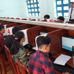 7 người bị cấm thi lái xe 3 năm vì xem tài liệu qua điện thoại lúc thi