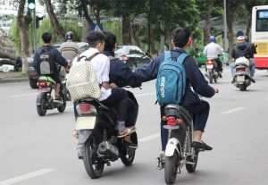 Người chưa đủ tuổi lái xe có bị phạt tiền